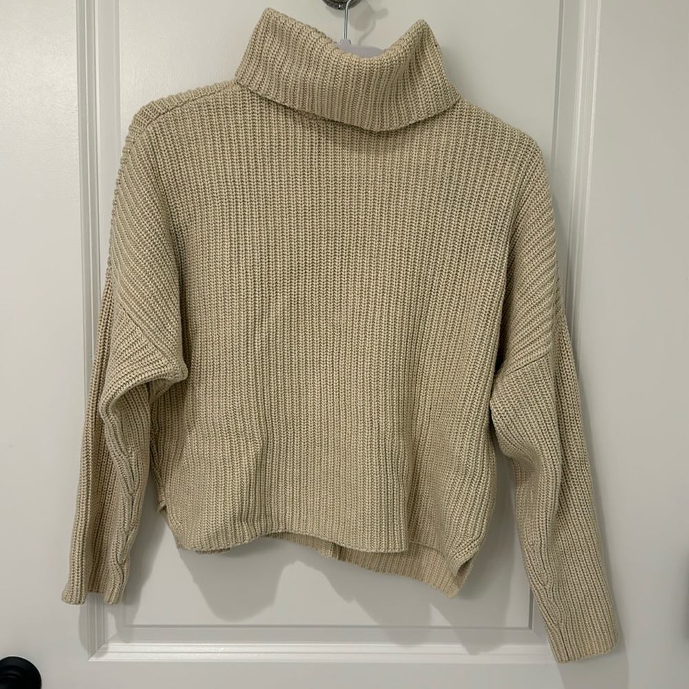 Abercrombie Tan / Cream Turtleneck Sweater
